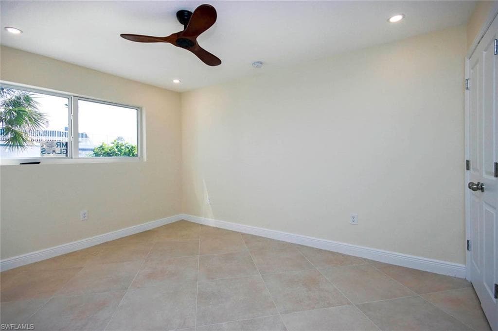 827 E Gulf DR M4-10