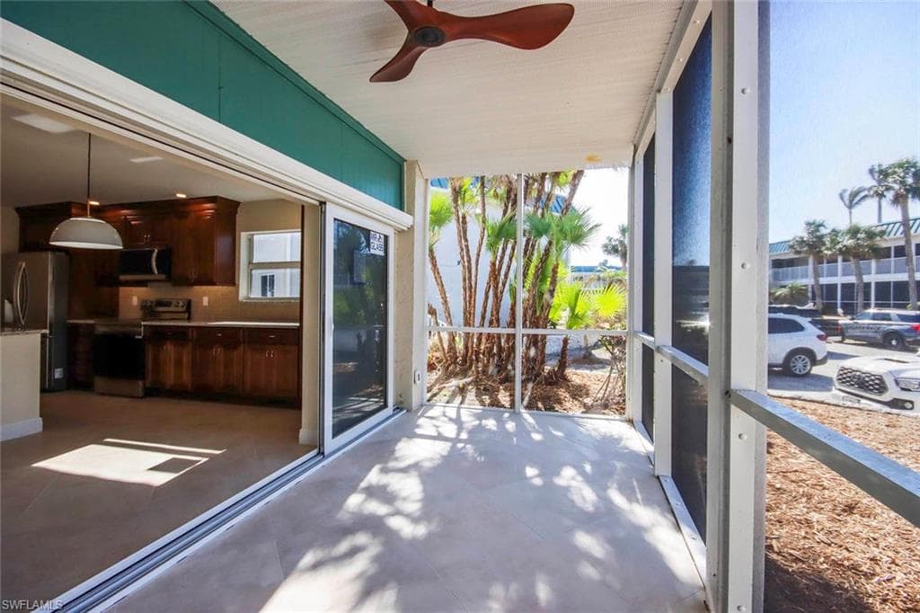 827 E Gulf DR M4-4