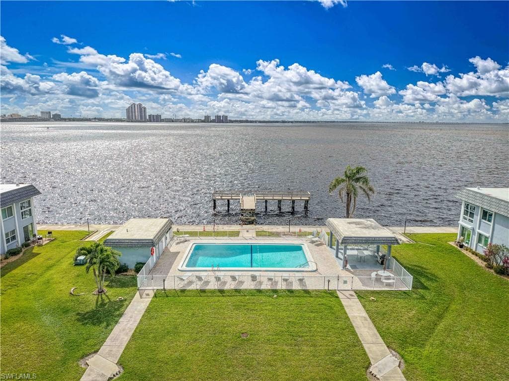 3390 N Key DR 6-4