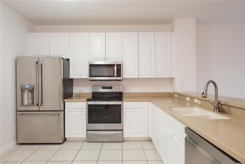 10025 Heather LN 702-4
