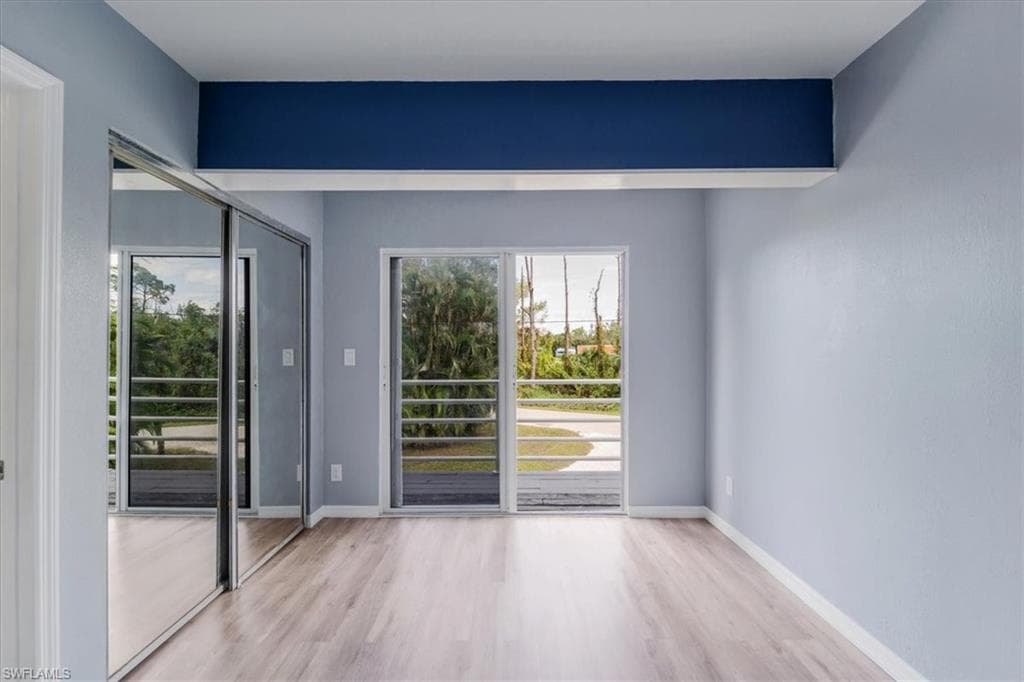 10925 Russell RD-17