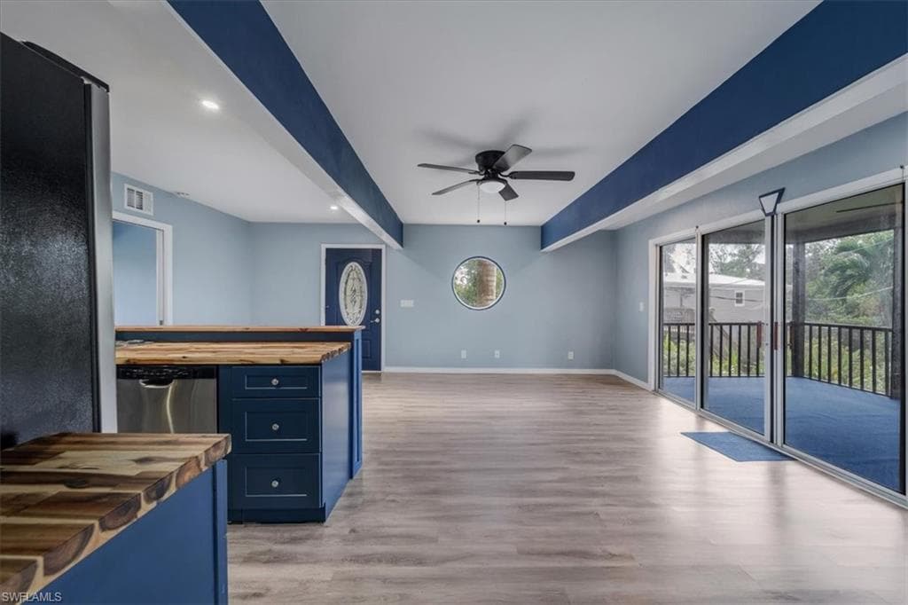 10925 Russell RD-28