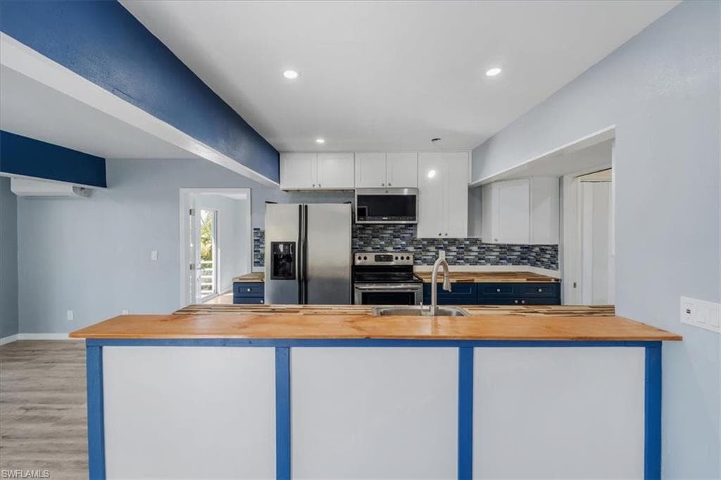 10925 Russell RD-9