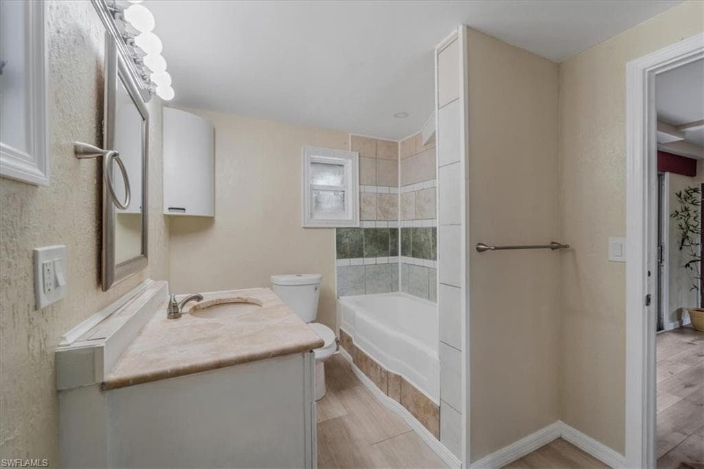 10925 Russell RD-40