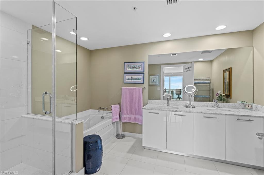 3000 Oasis Grand BLVD 2203-13