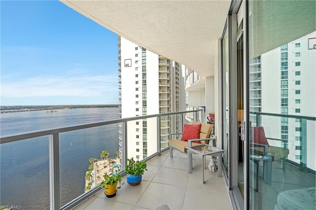 3000 Oasis Grand BLVD 2203-16