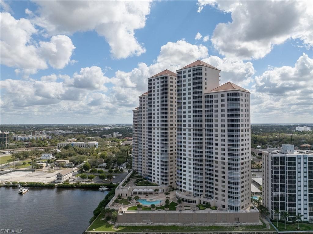 2090 W First ST I2409-47