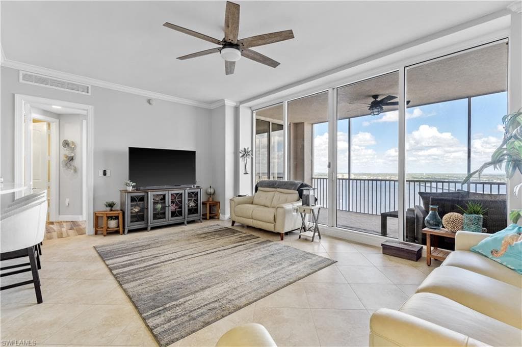 2090 W First ST I2409-5