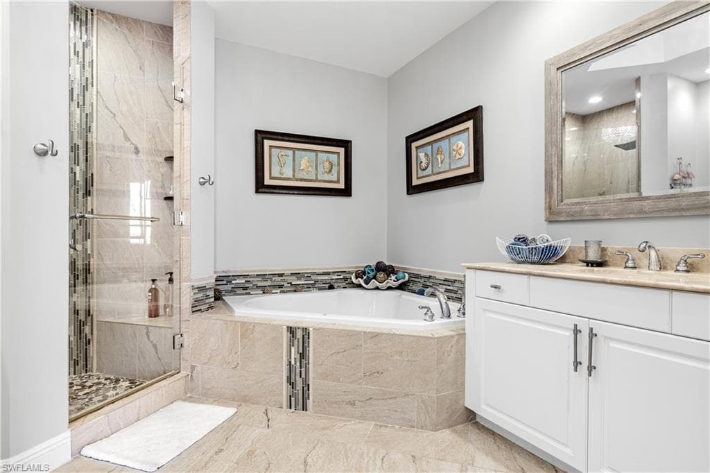 2090 W First ST I2409-18