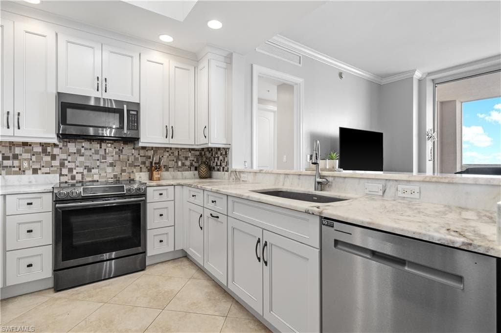 2090 W First ST I2409-15