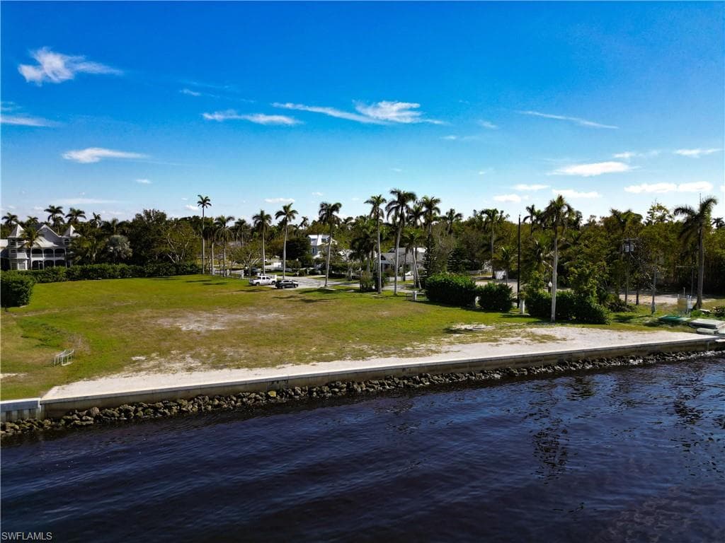 1301 Poinciana AVE-13