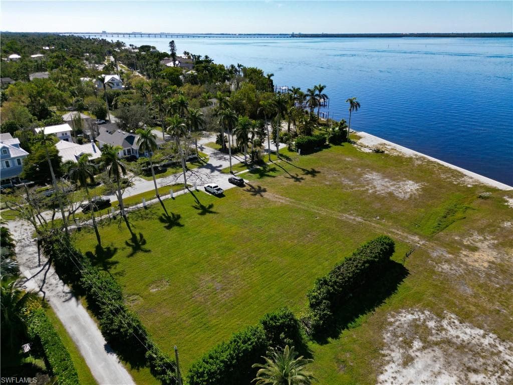 1301 Poinciana AVE-12