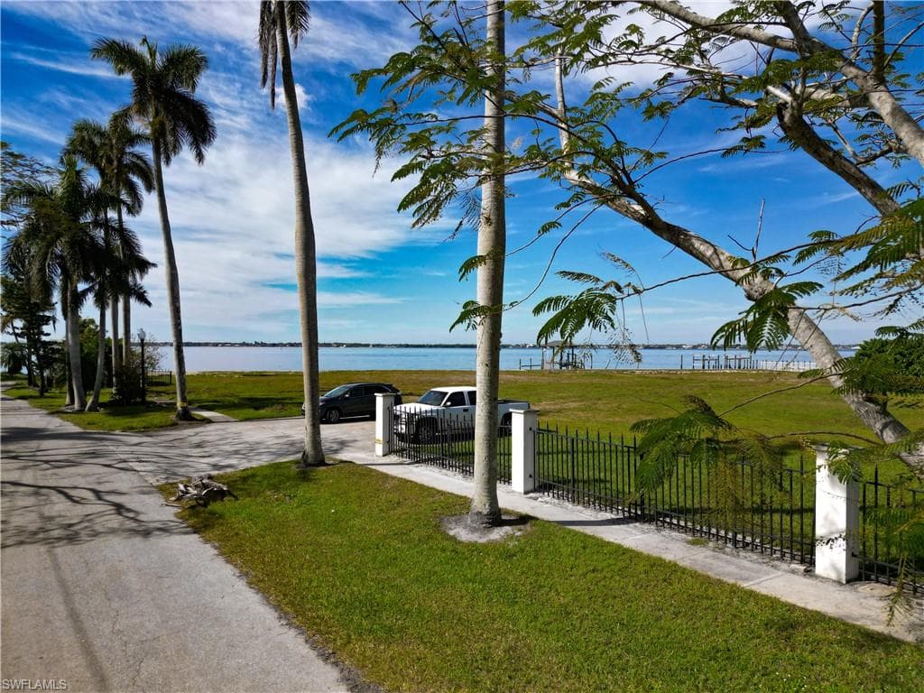 1301 Poinciana AVE-20