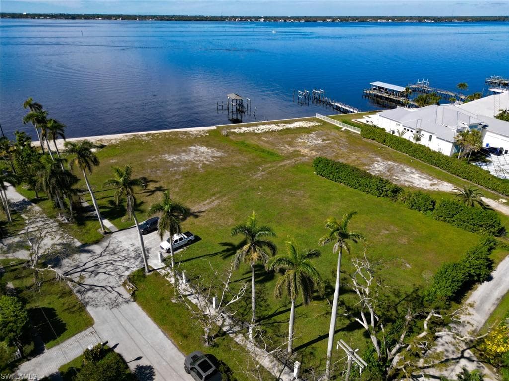 1301 Poinciana AVE-11