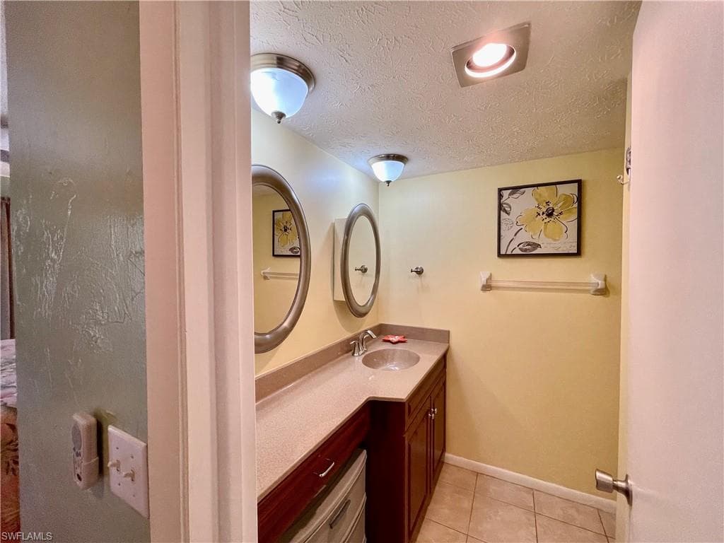 16211 Dublin CIR E201-27