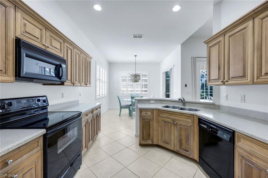9375 Oak Strand DR-11