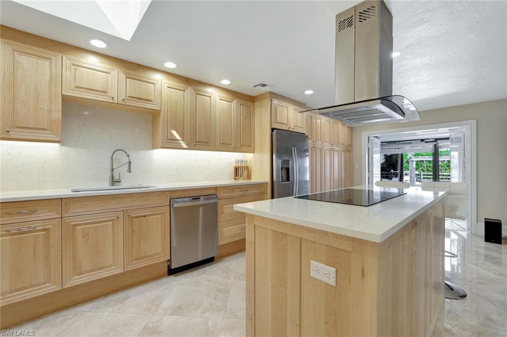1405 Curlew AVE 3-8