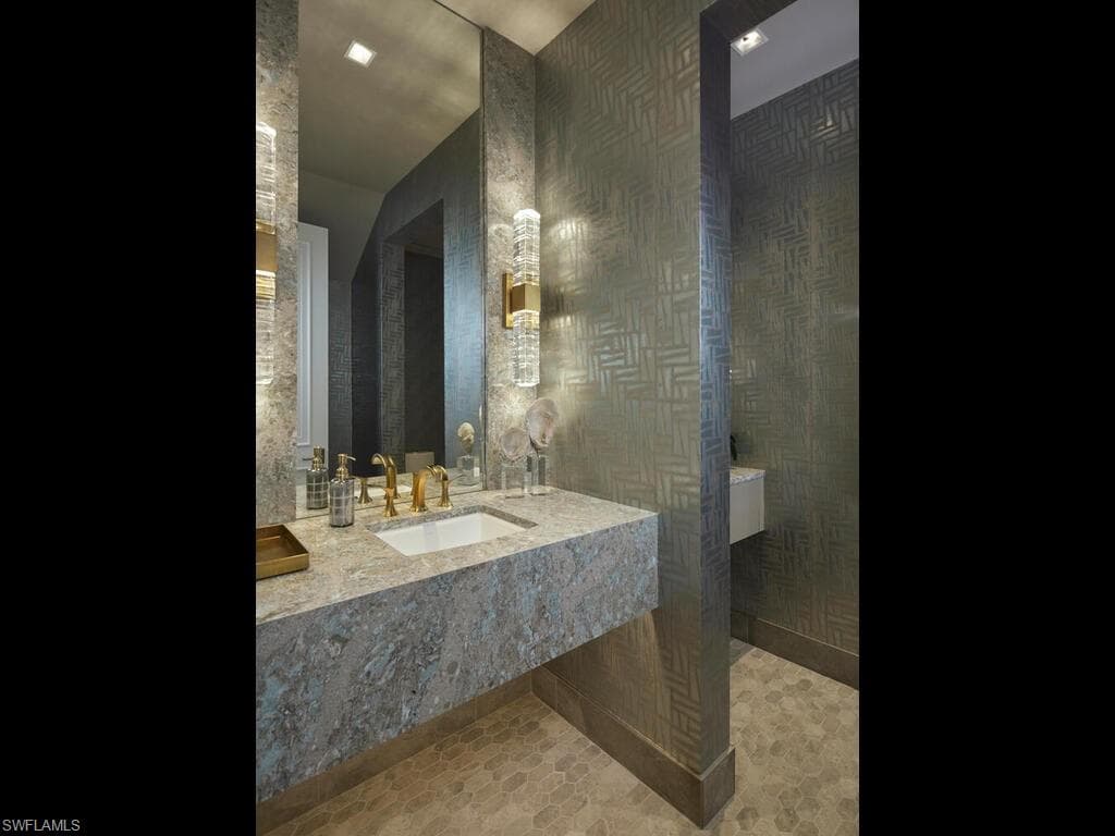 2075 Gordon DR E-15