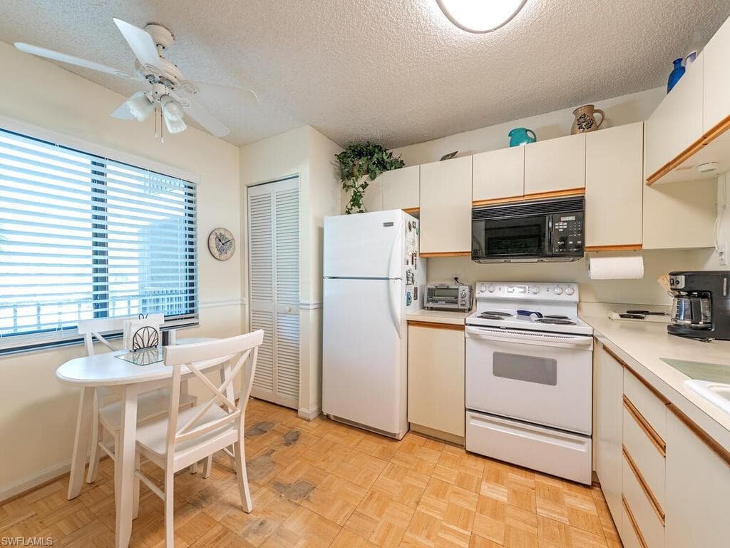 5776 Deauville CIR C202-6