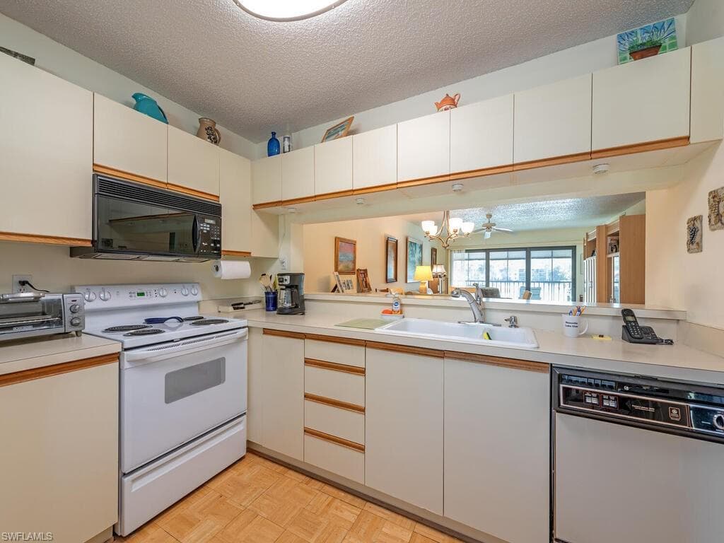 5776 Deauville CIR C202-7