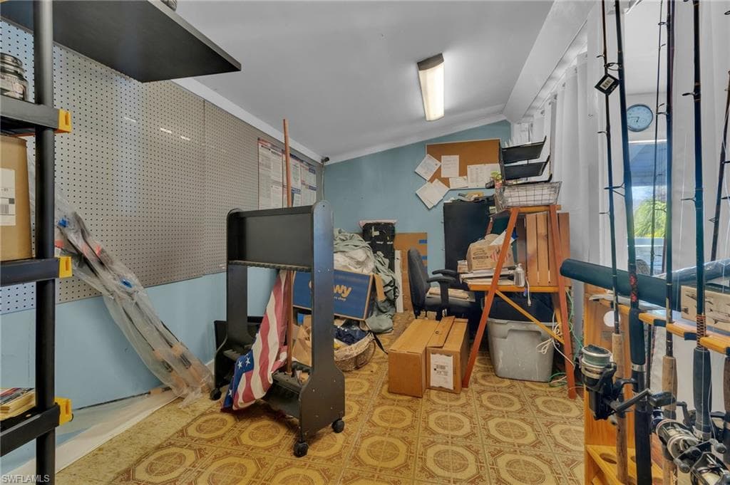 238 Mamie ST-13