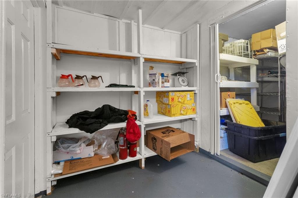 238 Mamie ST-17