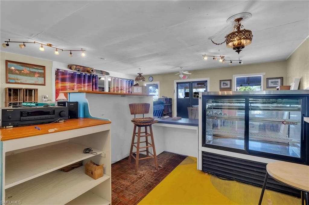 238 Mamie ST-22