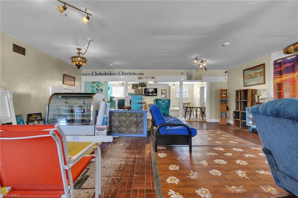 238 Mamie ST-5