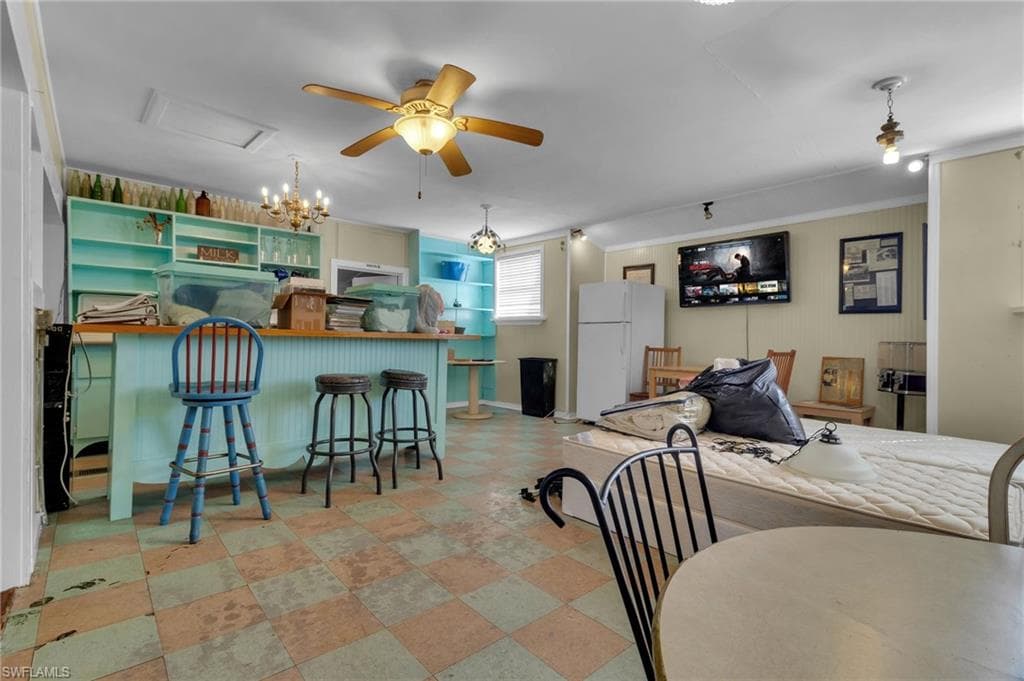 238 Mamie ST-9