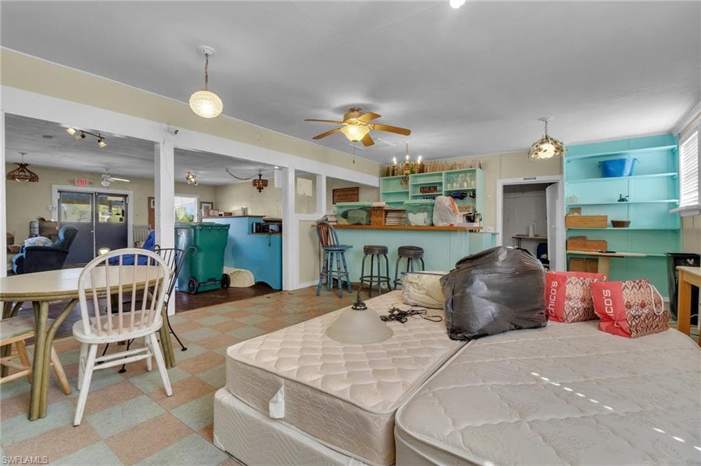 238 Mamie ST-8