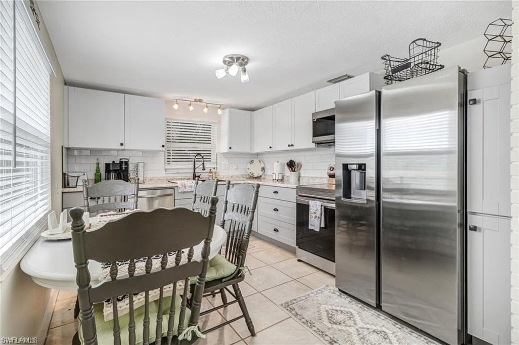 2686 Clyde ST-9
