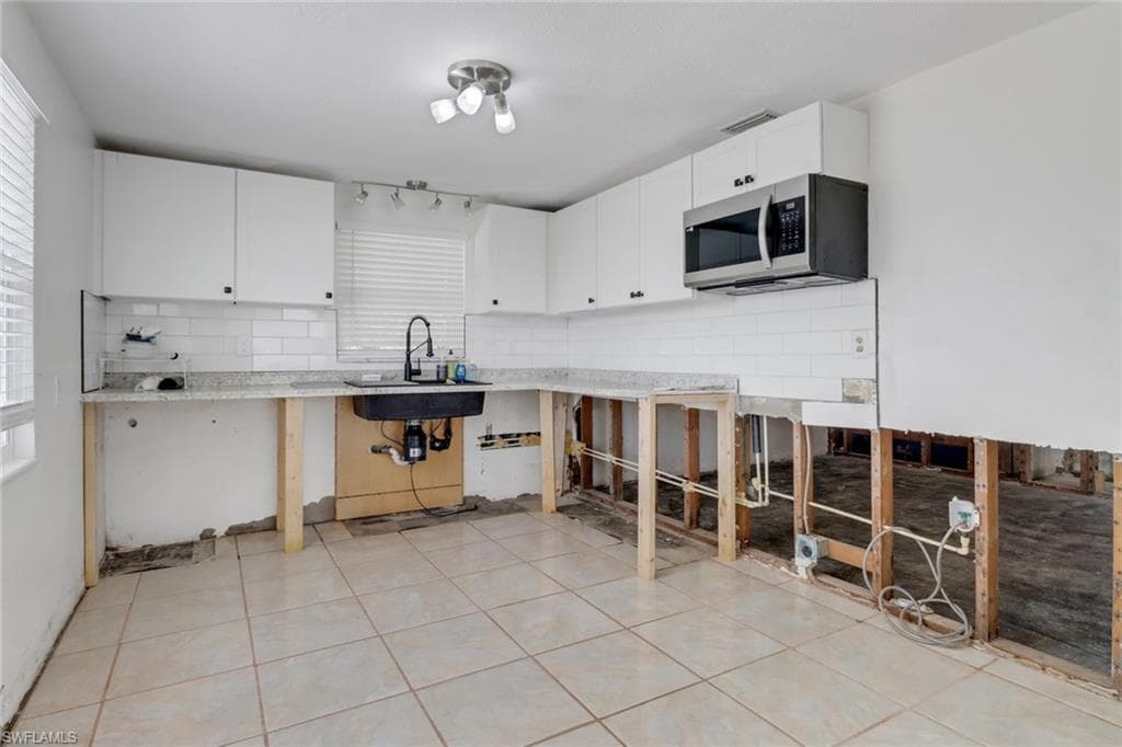 2686 Clyde ST-10
