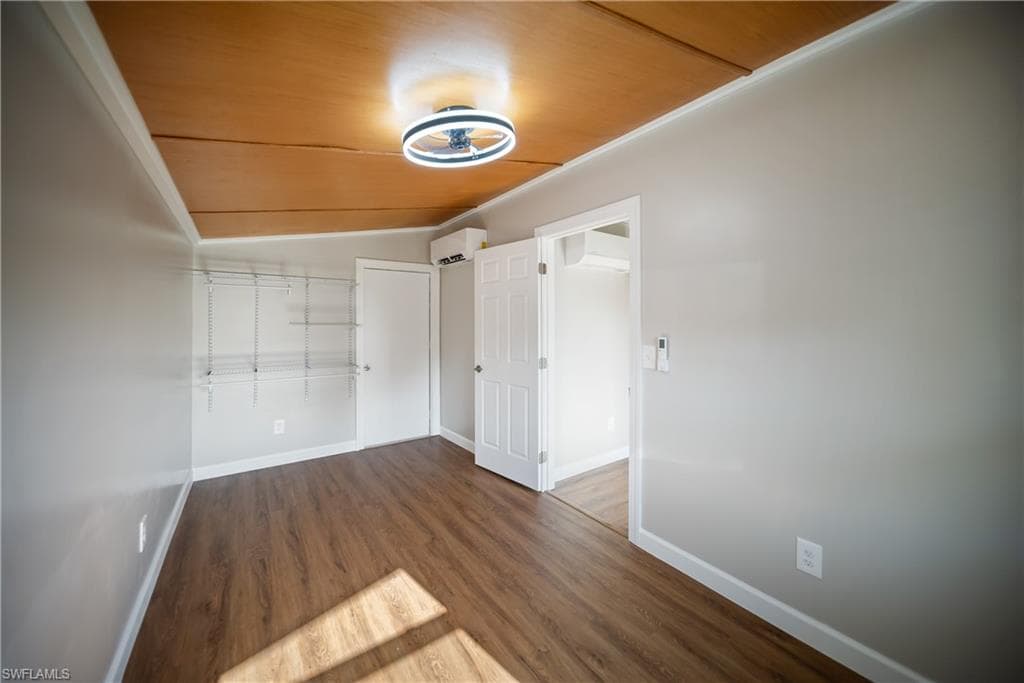 1157 4th WAY-23
