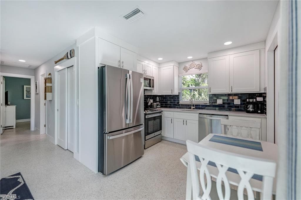 1012/1014 E Gulf DR-12