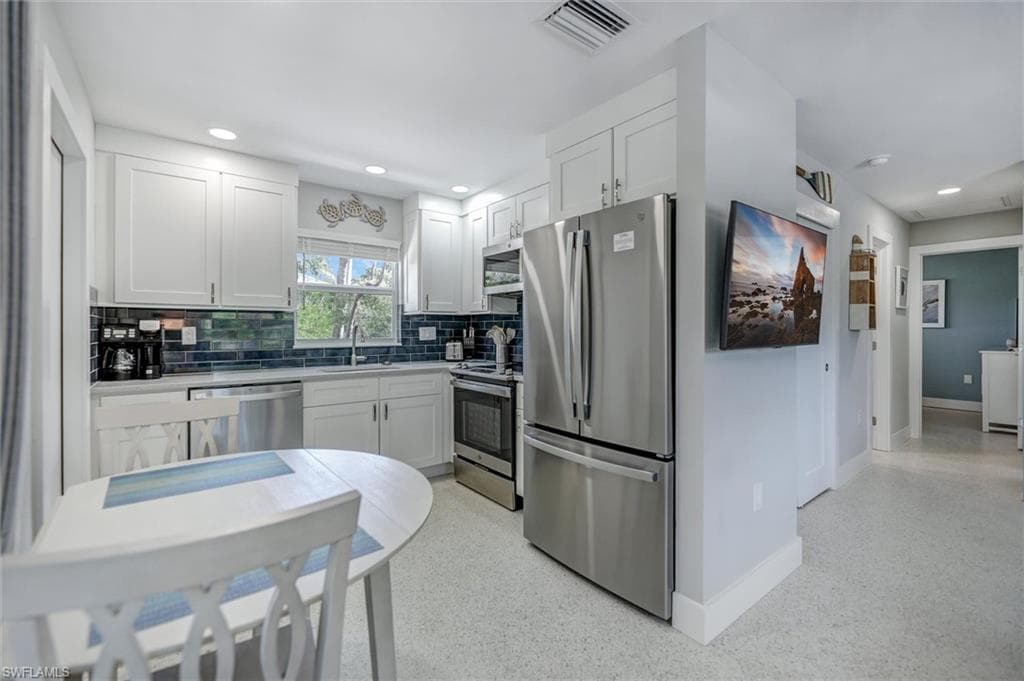 1012/1014 E Gulf DR-8