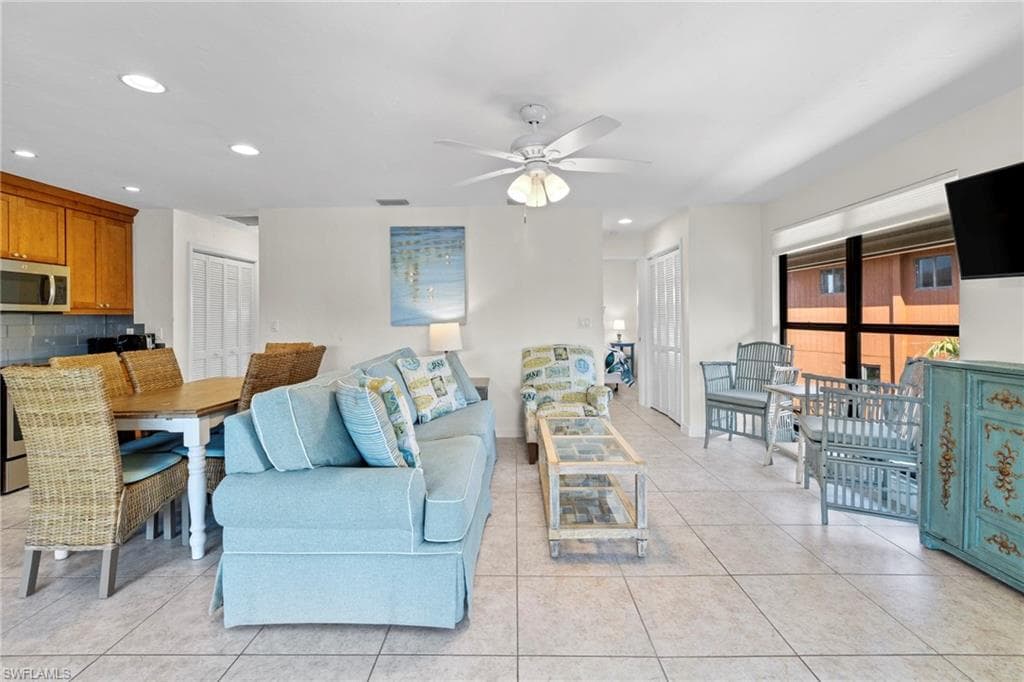 1811 Olde Middle Gulf DR 1-15