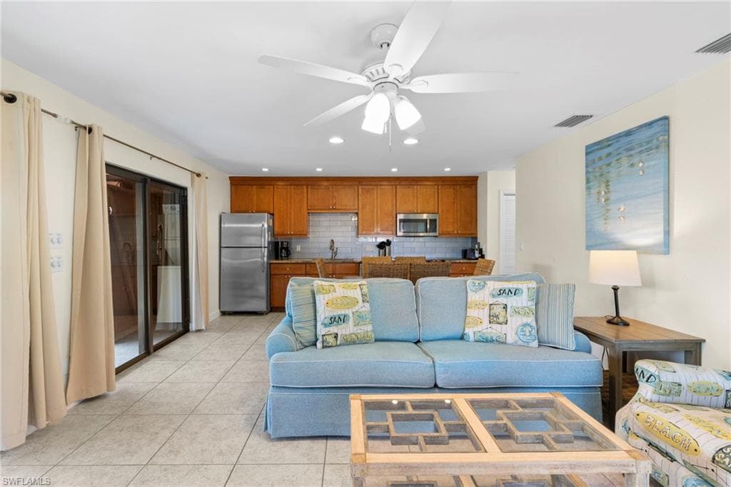 1811 Olde Middle Gulf DR 1-11