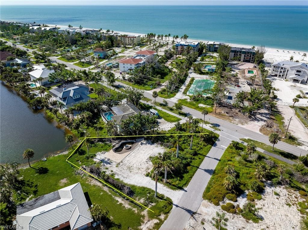 327 Palm Lake DR-3