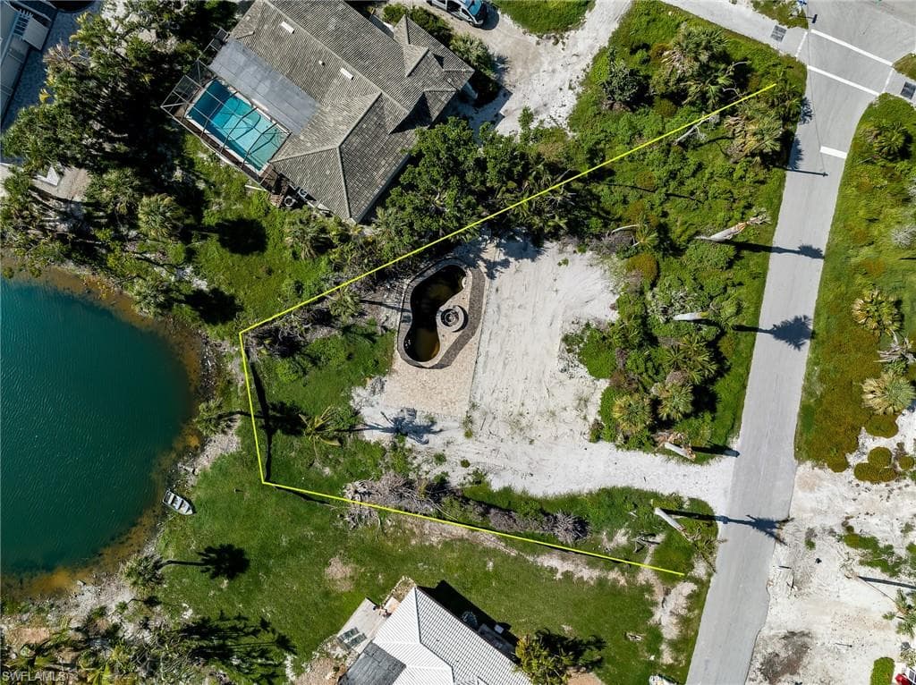327 Palm Lake DR-14