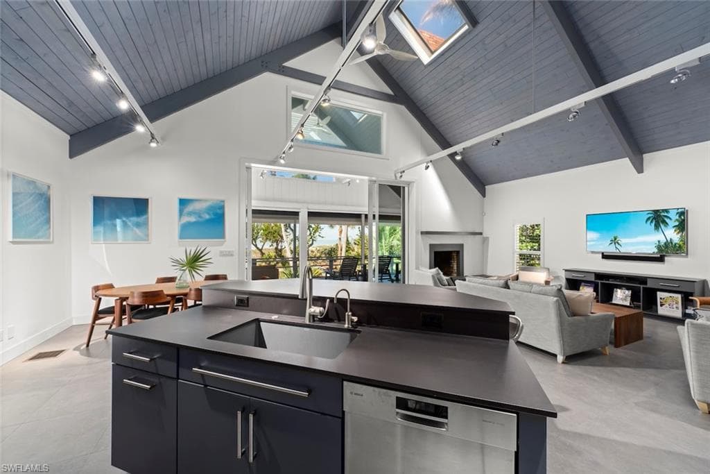 16886 Captiva DR-11