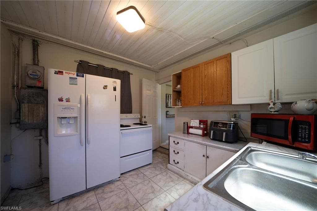 1862 Moreno AVE-23