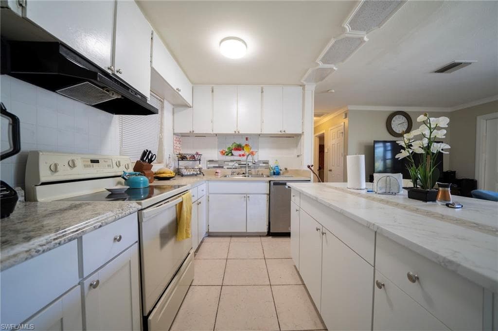 1862 Moreno AVE-13