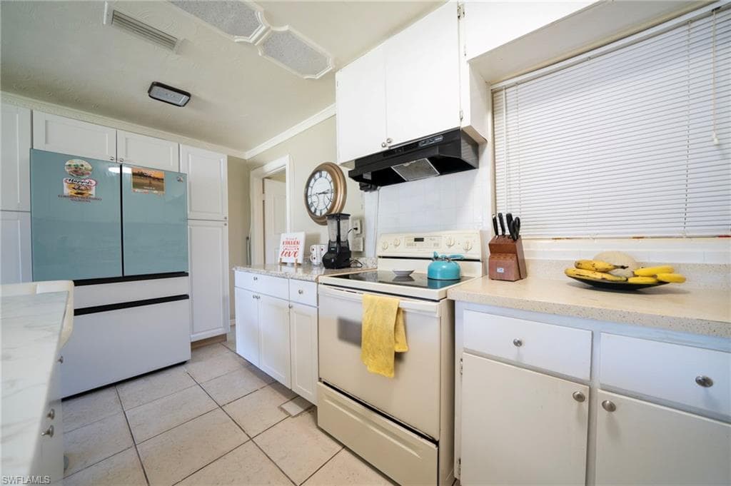 1862 Moreno AVE-12