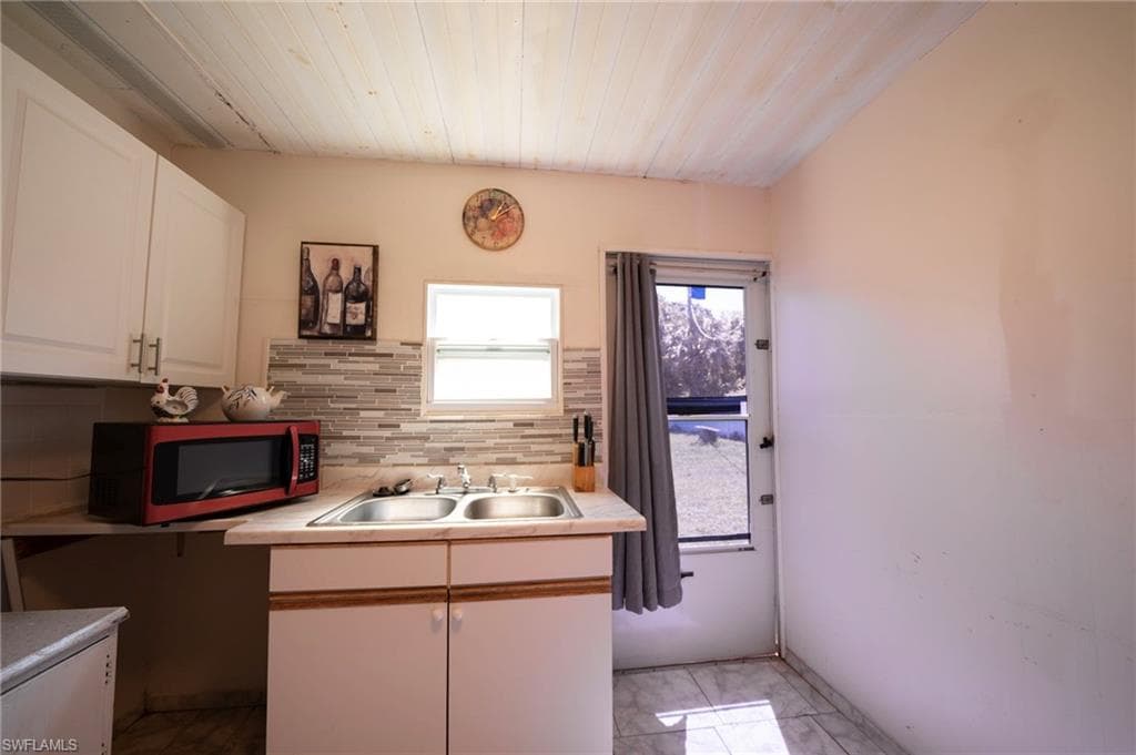 1862 Moreno AVE-22