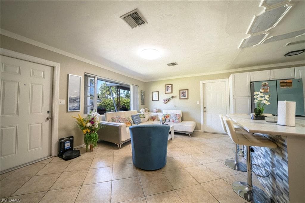 1862 Moreno AVE-5