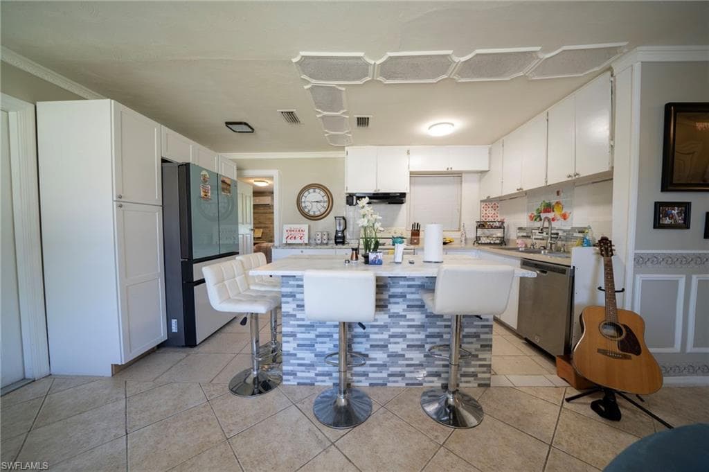 1862 Moreno AVE-11