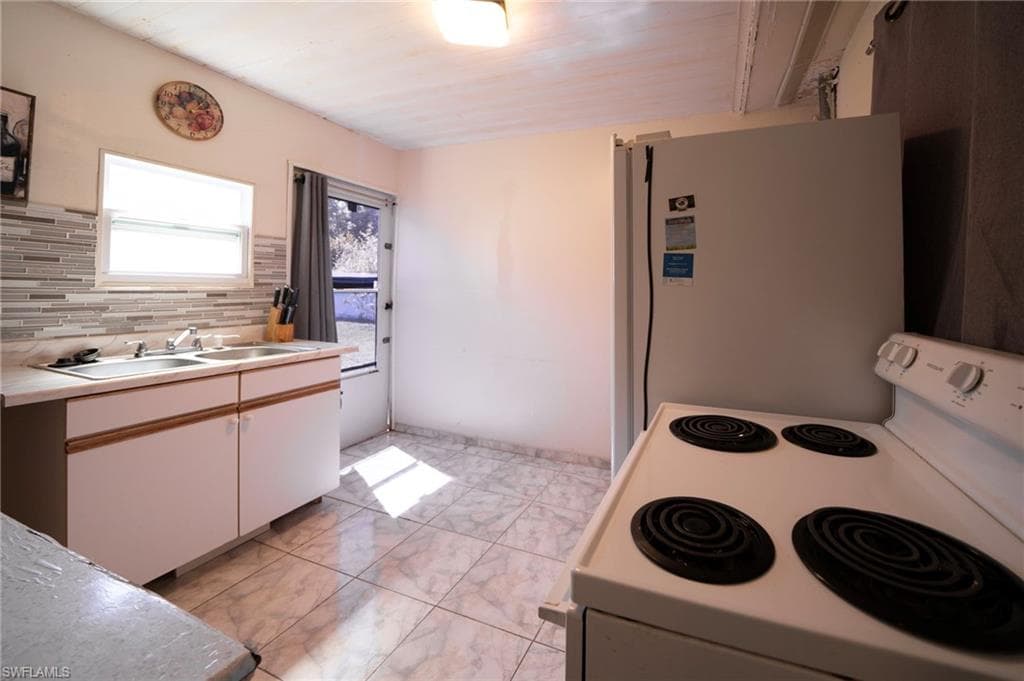 1862 Moreno AVE-21