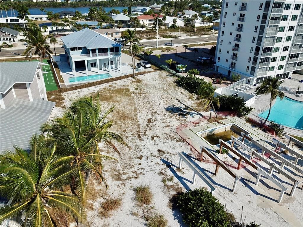 7902 Estero BLVD-9