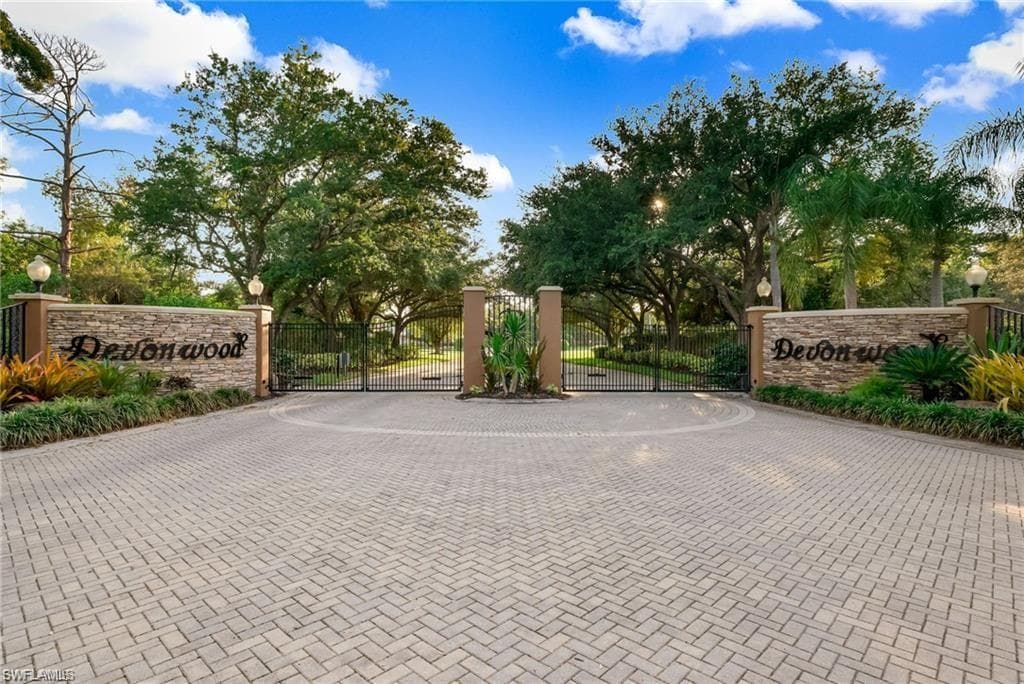 15831 Hampton View CT-4