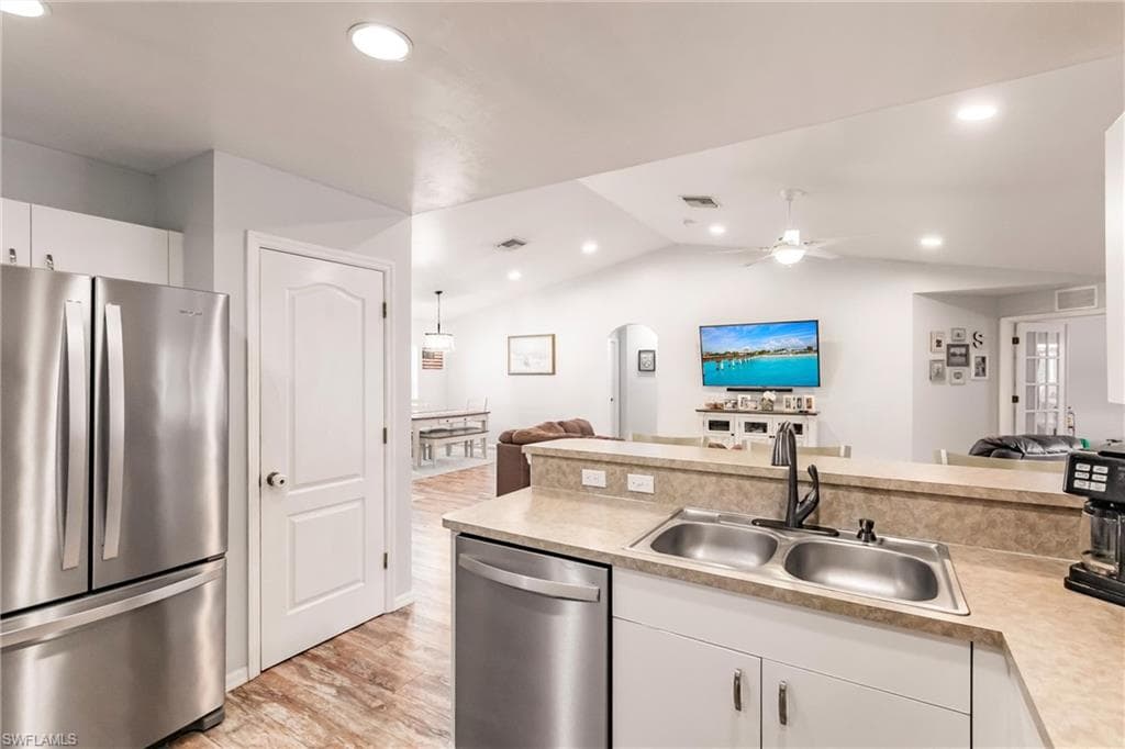 324 Parkdale BLVD-12